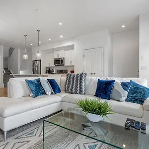luxury-spacious-private-house-near-city-centre.calgaryhotelsearch.com/