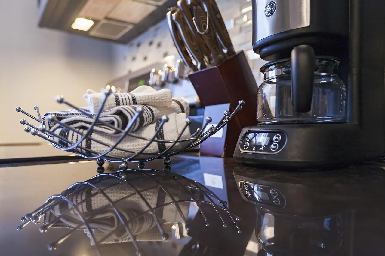 Nb Urban Luxury Suites トロント 0*,